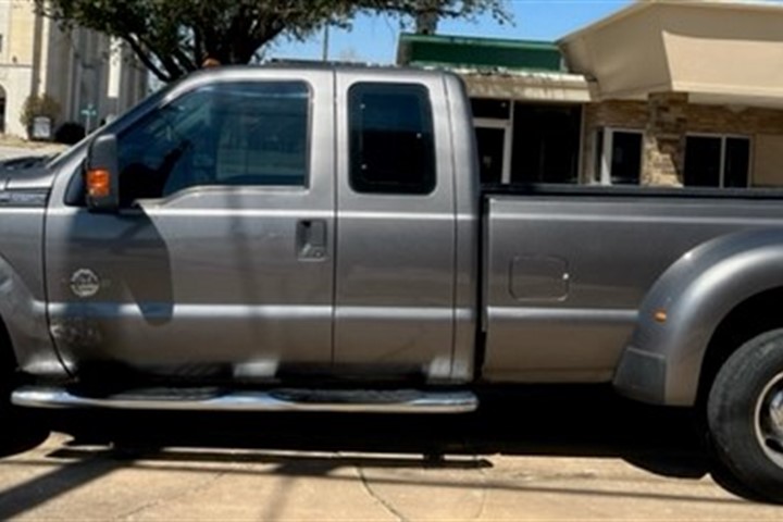 2013 Ford F350 Dually - side view